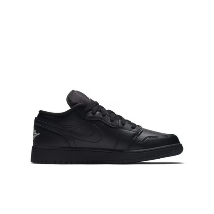 TERLARIS Nike Air Jordan 1 Low GS Triple Black Original Resmi (100% Authentic) SALE
