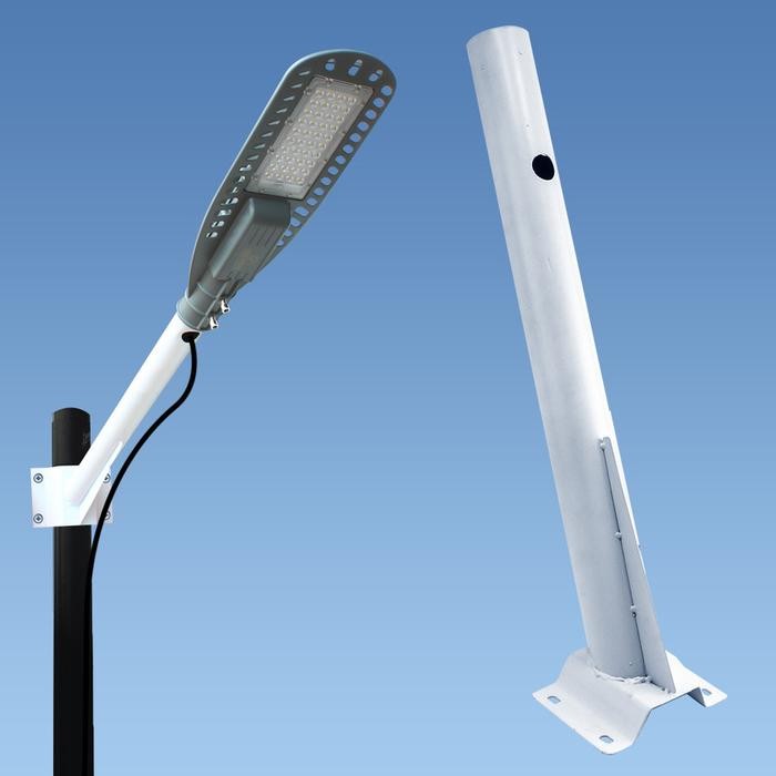 TIANG LAMPU JALAN PJU TIANG LAMPU SOLAR PIPA BESI