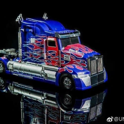 UT-R02 CHALLENGER UNIQUE TOYS AKA OPTIMUS PRIME TRANSFORMERS