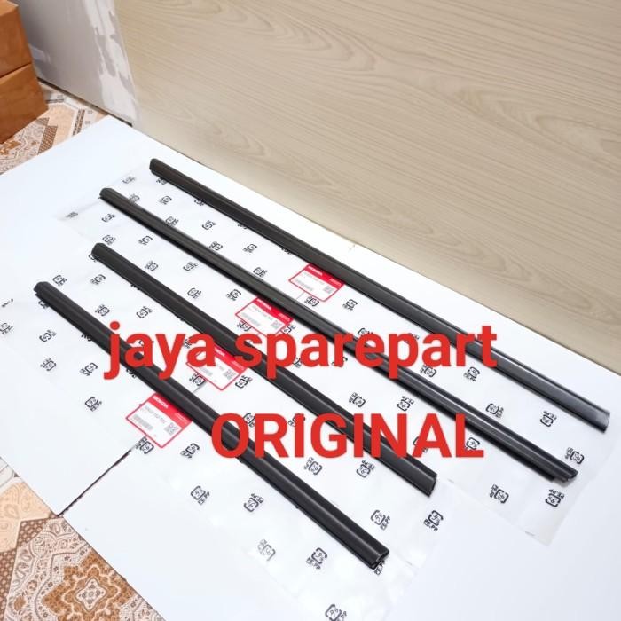 Pelipit Karet Kaca Luar Honda Jazz Rs 2009-2013 Original 1Set 4Pc