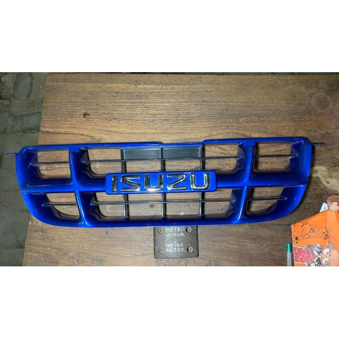 Grill Isuzu Panther Kapsul Biru Termasuk Logo