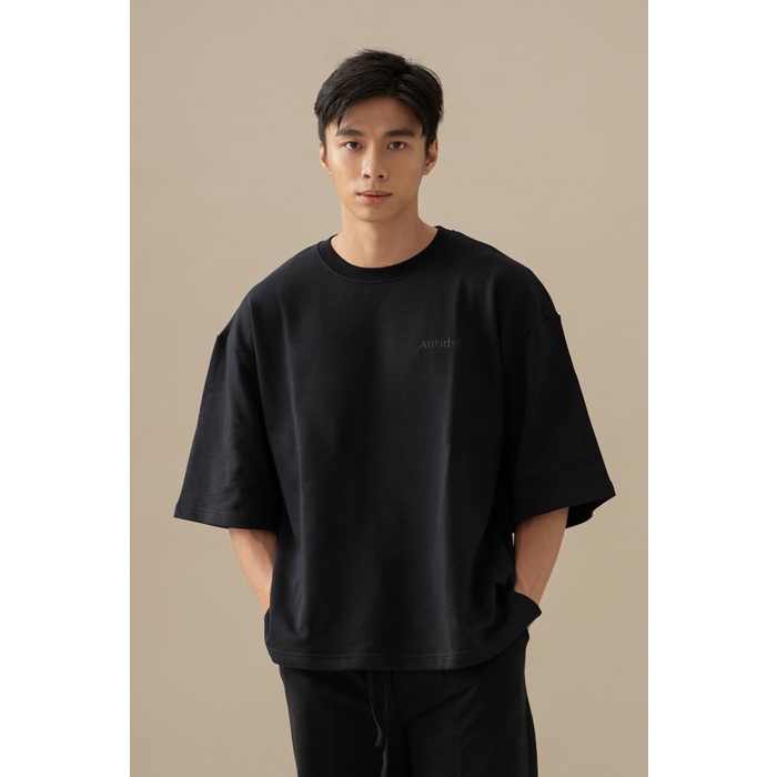 Product Laris Signature Tee Antidot Studios