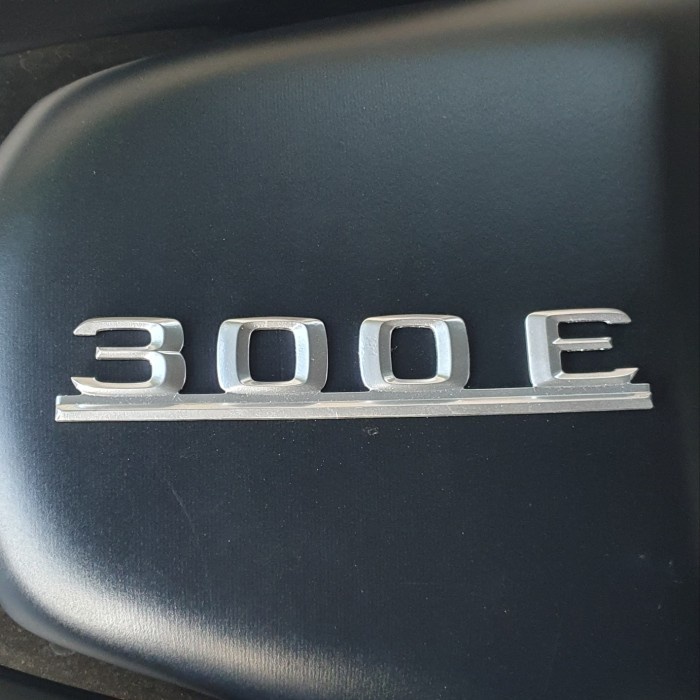 Gan Emblem Bagasi Mercy 300E W124 Gan Second