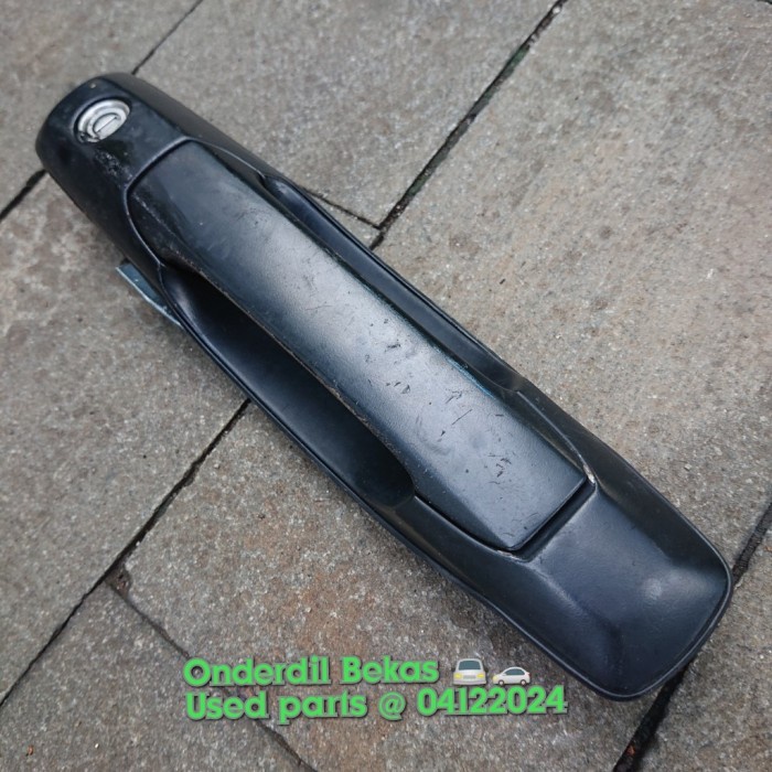 Handle pintu kiri depan Nissan serena c24