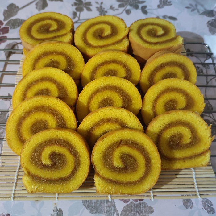 

BOLU GULUNG NANAS 30CM KODE 354