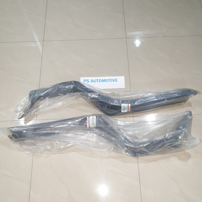 LIST SPAKBOR SCUFF PLATE MITSUBISHI CANTER LH/RH MK405205/6 ORIGINAL Kode 551