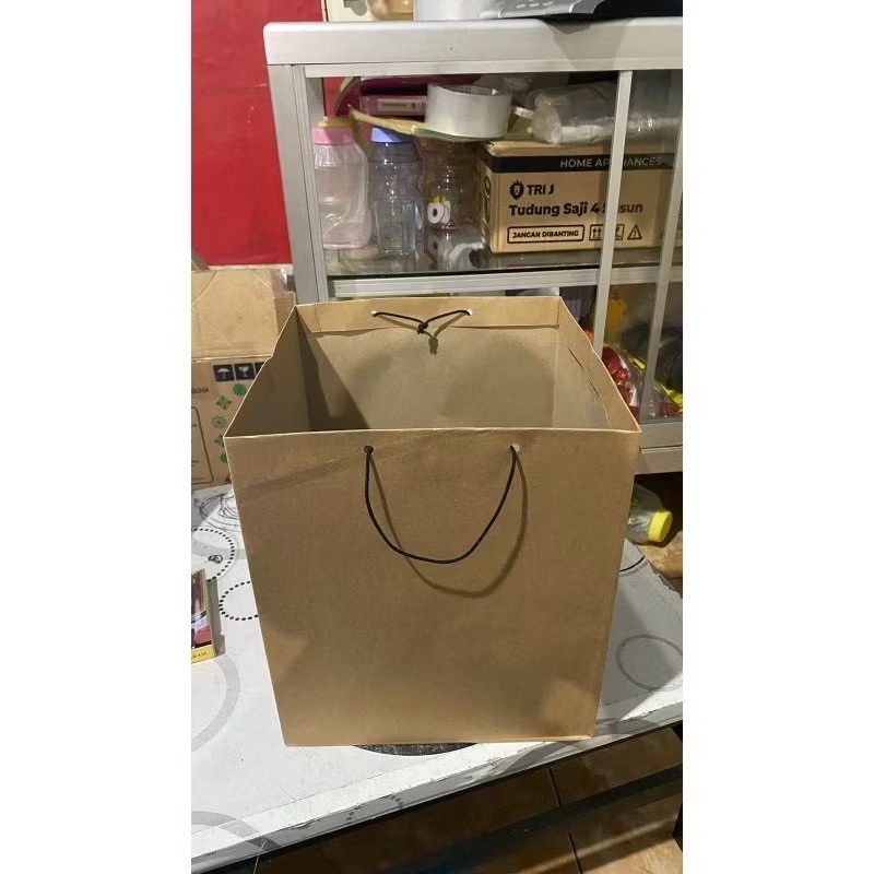 

Paper Bag Coklat Polos Ukuran 25x25x25 (paket 12pcs) |Tas Kertas |Tas Kado |Tas Souvenir |Paper bag Hampers