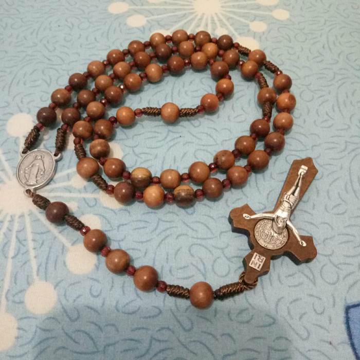 Rosario Kayu Stigi Laut