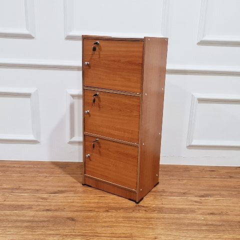 

RAK BUKU RAK FILE LOKER 3 PINTU RAK TAS CABINET LEMARI ARSIP RSG 1304 Kode 104