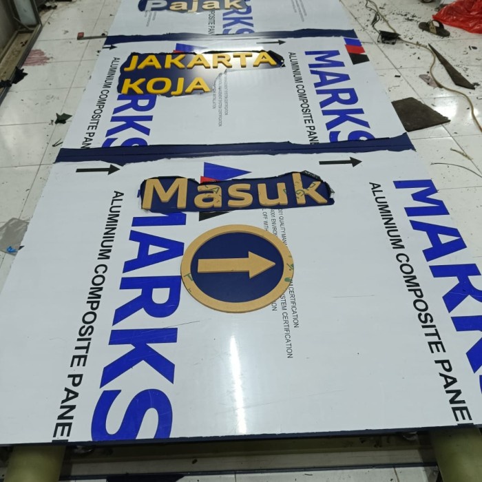 Pylon Sign Totem Sign Huruf Timbul Huruf Timbul Akrilik