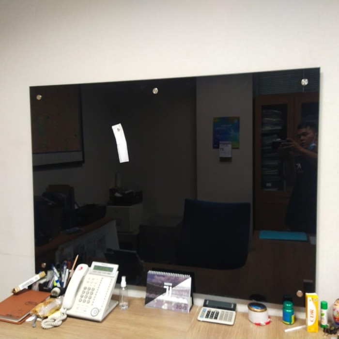 

Papan tulis kaca / Glassboard UK 90x180 cm Hitam