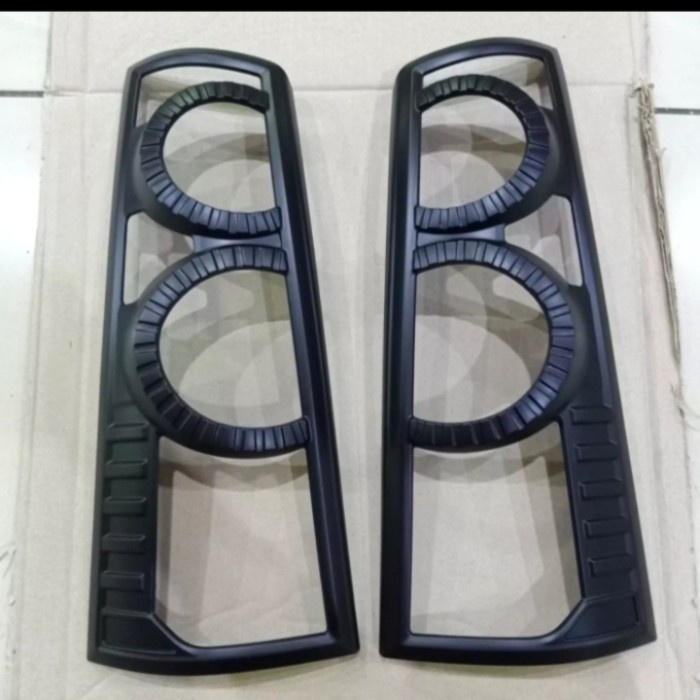 garnish list cover lampu belakang hitam doff Avanza Xenia 2007-2011