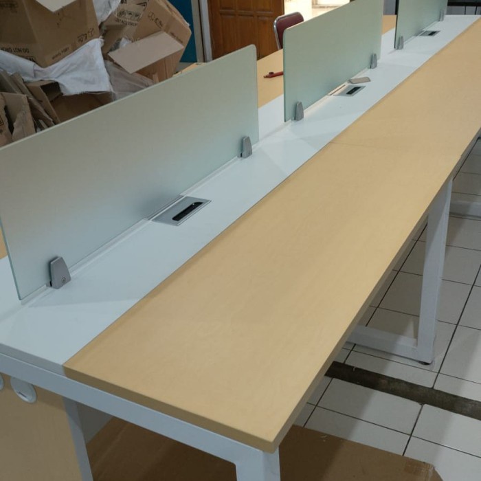 Meja Kerja Kantor Partisi 6 Staff