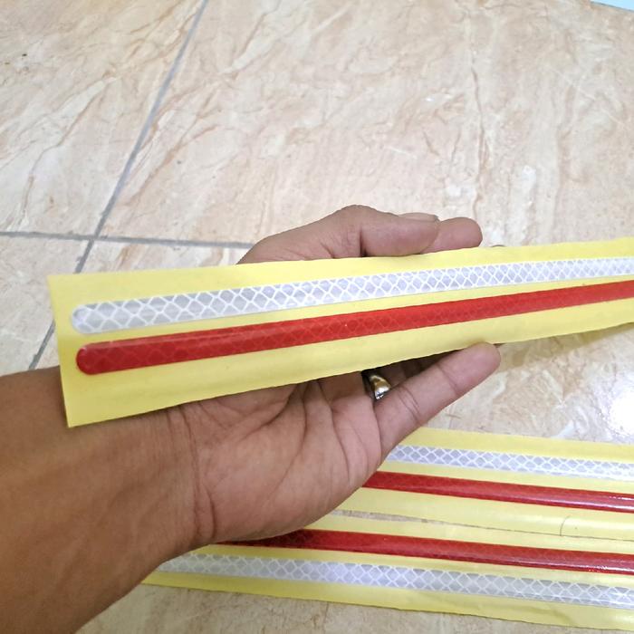 Stiker Reflektif Plat Nomor Motor Mobil - Sticker Timbul Mata Kucing