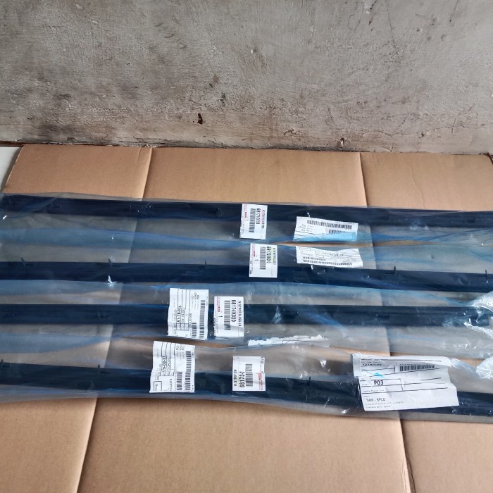 KARET KACA PELIPIT BAGIAN DALAM FORTUNER 2005 SAMPAI 2015 ORIGINAL