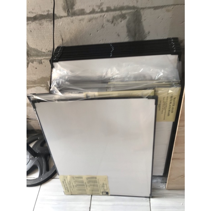 

JTTOP" PAPAN TULIS PUTIH / WHITE BOARD 40CM X 60CM