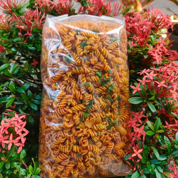 

Makaroni Spiral Pedas Daun Jeruk Terviral 1 Kg - Makanan Ringan - Food, Snacks