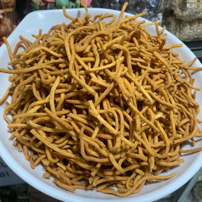 

SALE !!! 1 KG KEMASAN CEMILAN STICK MIE RASA PEDAS GURIH DAN RENYAH MAKANAN FOOD READYY