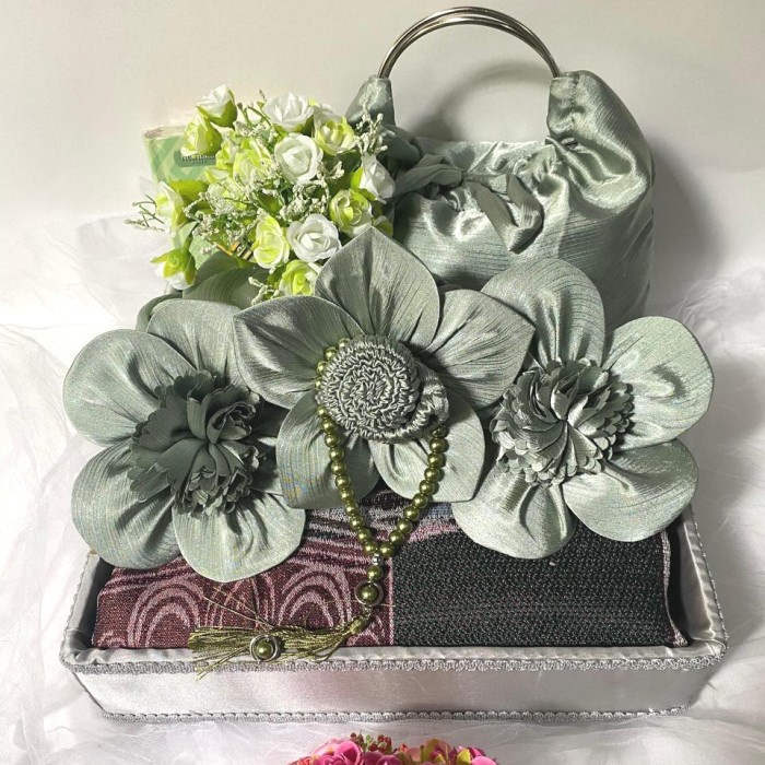 Paket Seperangkat Alat Sholat/ Seserahan Hantaran/Mukena Crinkle