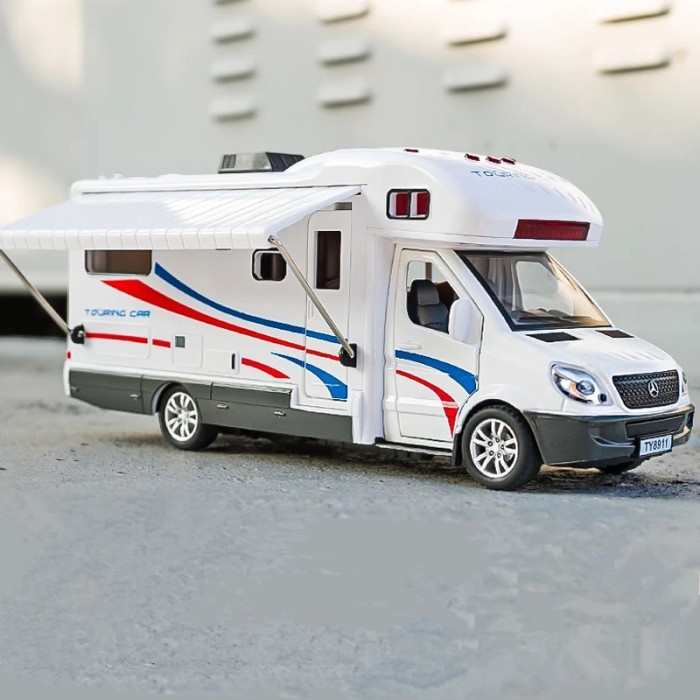 1:30 Diecast Luxury RV Recreational Dining Car Model Metal Camper Van