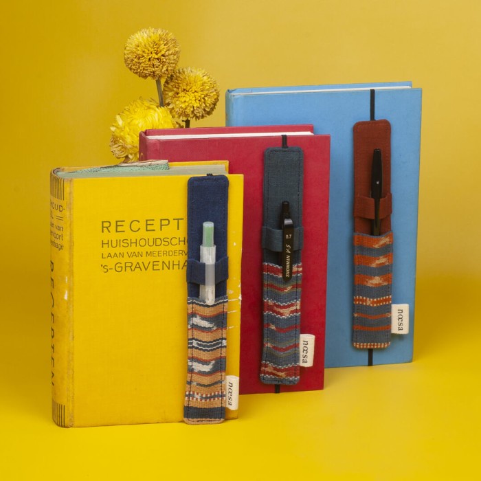 

ATKJaya- Pembatas Buku Tenun Ikat - Penanda Buku Jeda - Cloth Bookmark Noesa