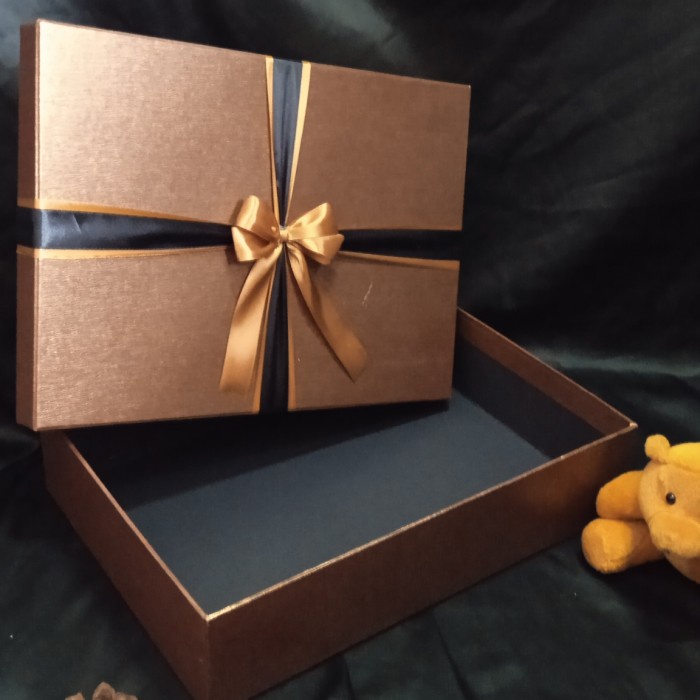 

SOUVEN- kotak kado BESAR/giftbox/boxsouvenir/35x25x8cm/berpita
