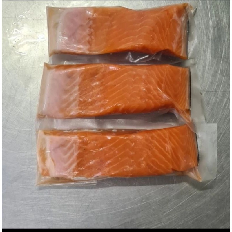 

Salmon Fillet @150gr Frozen Premium