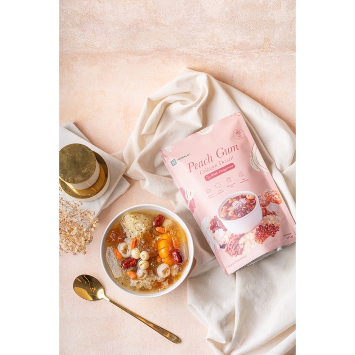 

Peach Gum Collagen Dessert With Tangerine