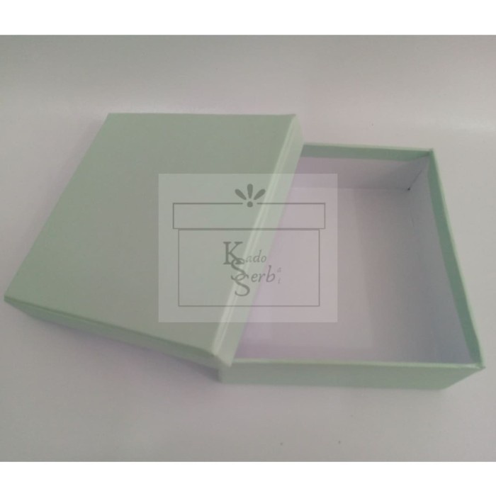 

pernakpernik- Kotak kado (hardbox) uk. 22 x 22 x 7 cm hampersgiftbox