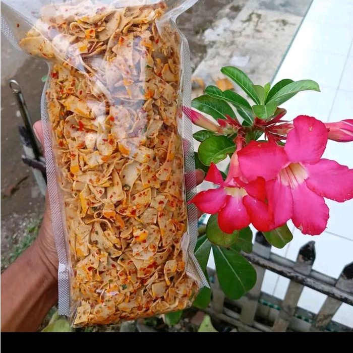 

Basreng seblak daun jeruk pedes 500grm Cikur Food Snacks Pedas