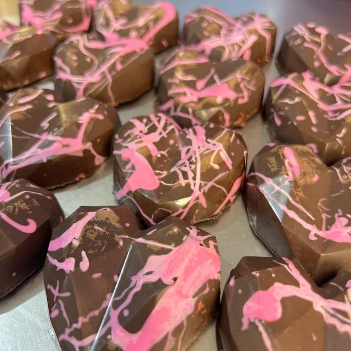 

Coklat Love Dubai Kunafe Pistachio 50g - Yayang Dessert dubai chocolate promo Valentine