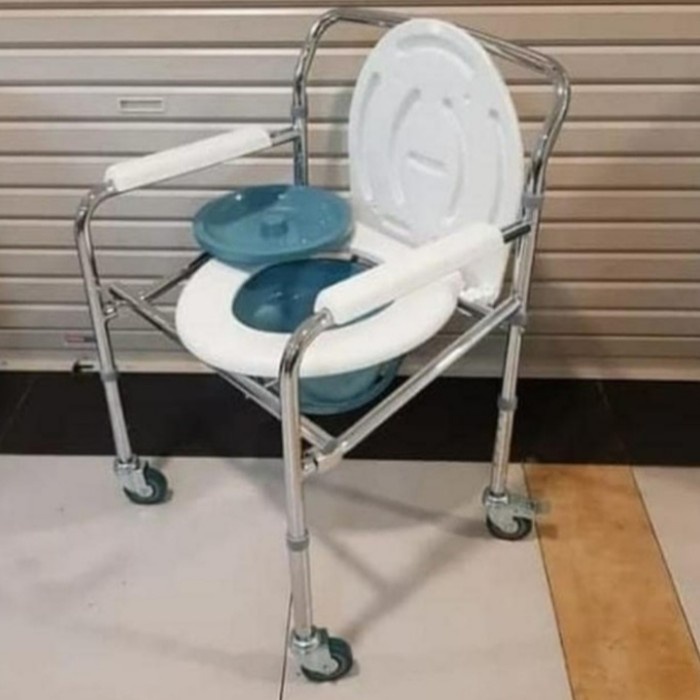 Kursi BAB dengan roda / commode chair