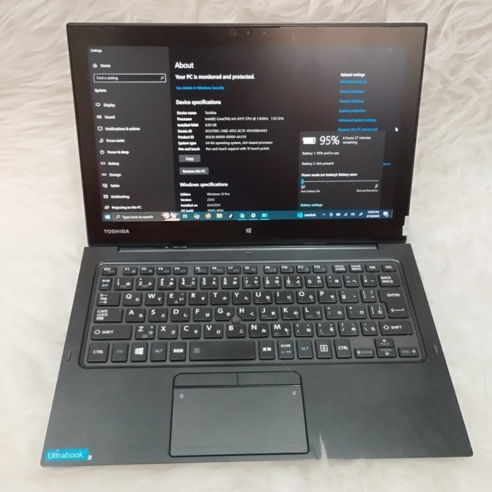 BERKUALITAS Laptop Tablet PC 2in1 with digitizer pen. Toshiba Dynabook R82/A. 13.3" HD. Intel