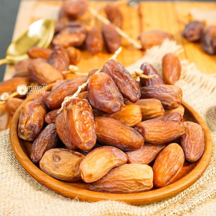 

Kurma Tangkai Tunisia 1 Kg Crunchy diluar lembut di dalam