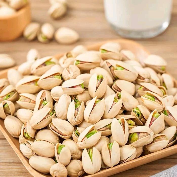 

Kacang pistachio 1 kg renyah berkwalitas