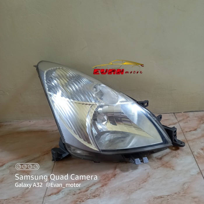 Headlamp Nissan Grand Livina Tahun 2007-2012 (Laik Pakai)