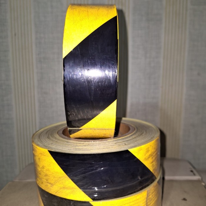

Sticker reflector kuning-hitam/police line 4 cm x 45 meter bukan 3m