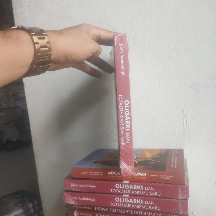 

Ready Stock Oligarki Dan Totalitarianisme Baru + Jimly Asshiddiqie Packing Aman