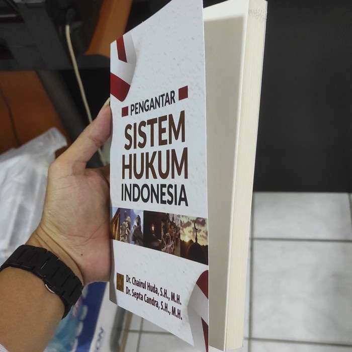 

Viral Buku Pengantar Sistem Hukum Indonesia Original - Dr Chairul Huda Cod