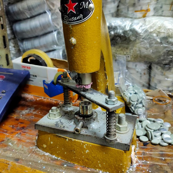 

Jual [READY] 1 Set Mesin Pembolong Kancing Mata Ayam (MT)