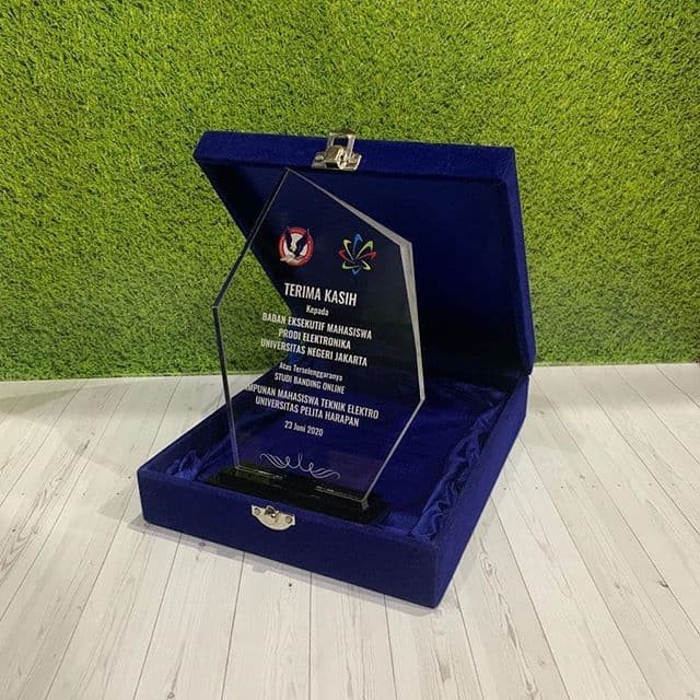 

BERMUTU [TERMURAH] PLAKAT/TROPHY/PIALA/VANDEL/PLAKAT AKRILIK UK.20x15 + BOX V3