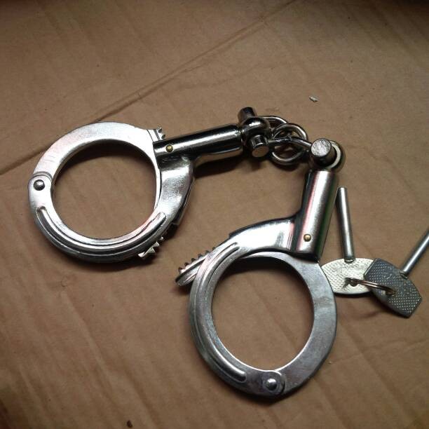 borgol tangan borgol india