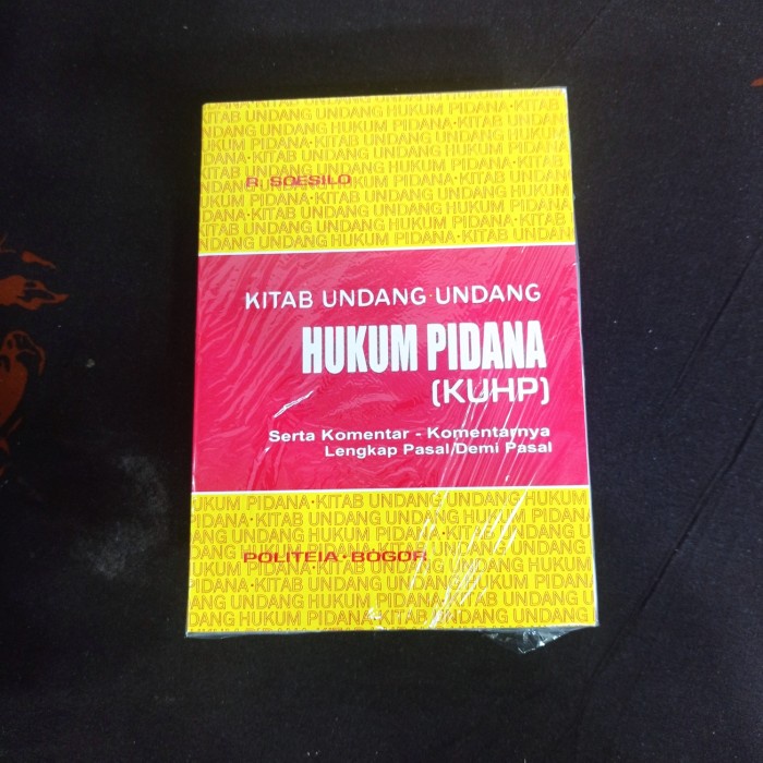 

SALE !!! 3 BUKU PAKET KUHP, KUHAP DAN RIB/ HIR. BY. R. SOESILO READYY