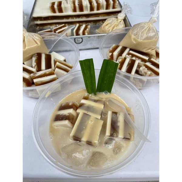 

A Puding Potong Kelapa Gula Merah (Per/Box Isi 10Potongan,Lengkap Dengan Fla Santan Gula Merah Dan