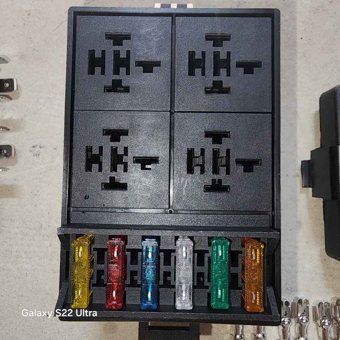KOTAK SEKRING FUSE BOX 4 RELAY