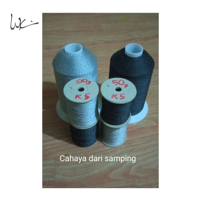 

Benang bordir reflective, pantul cahaya