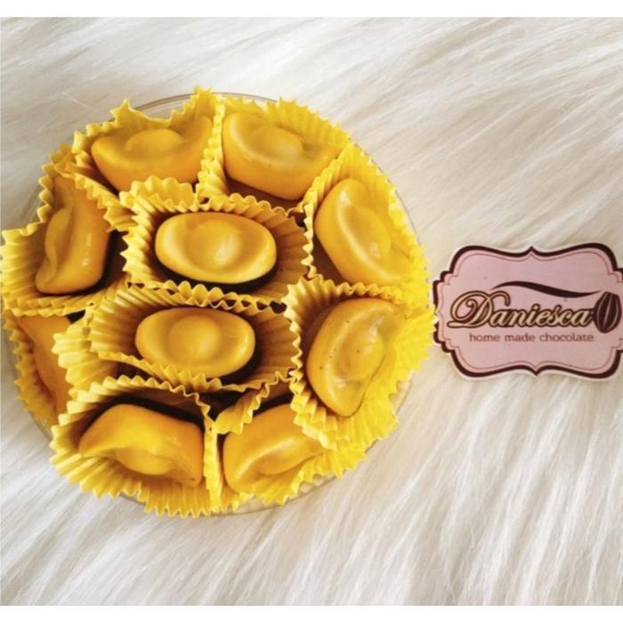 

Coklat karaer imlek tael , nanas , girls in choengs ds bgr Chocolate