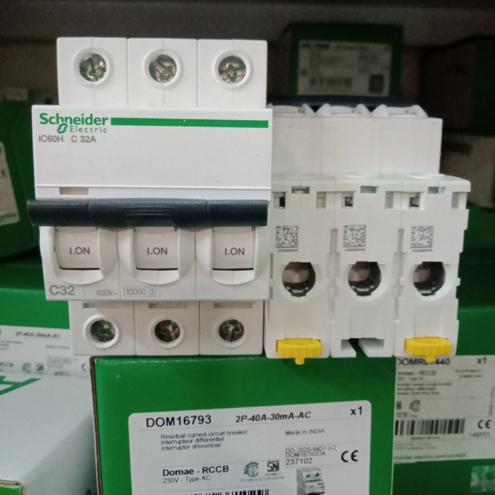 Mcb Schneider Ic60N 3P 32A