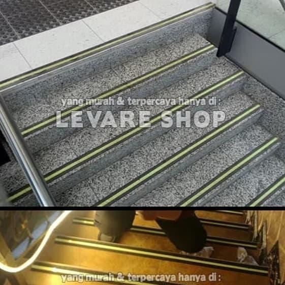 

GLOW IN THE DRAK SAFETY WALK ANTI SLIP TANGGA STIKER FOSPOR 5CMX4MTR