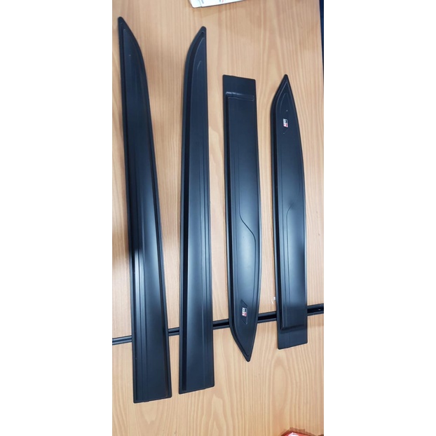 List Lis Body Samping Mobil Avanza /Xenia/Veloz 2022 Hitam Model Gr